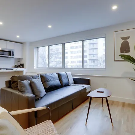 Apartment Just 10 Minutes Away To Airport